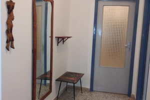 Camera arredata luminosa condizionata