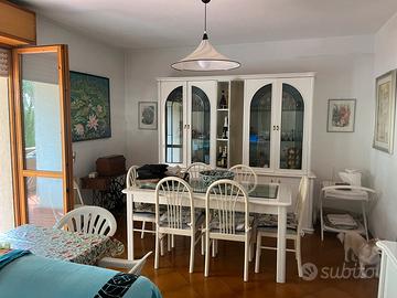 Credenza + tavolo da sala da pranzo