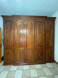 Armadio in legno massiccio