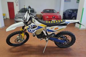 HUSQVARNA TE 125 .