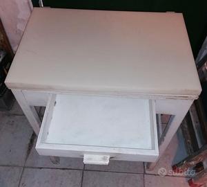 Piccolo tavolo in Legno anni 50 Afffare