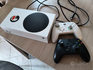 Xbox series s 512gb e due joystick 
