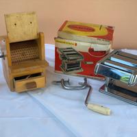 Grattuggia e macchina per fare pasta vintage