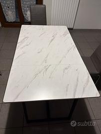 Tavolo da cucina effetto marmo bianco, gambe nere