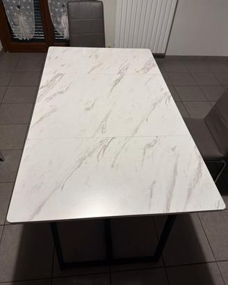 Tavolo da cucina effetto marmo bianco, gambe nere
