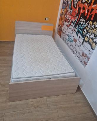 Letto una piazza e mezzo con materasso