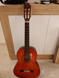 chitarra classica ragazzo