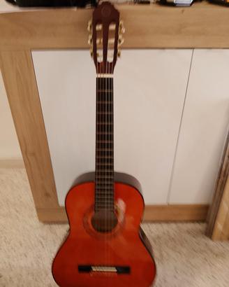 chitarra classica ragazzo