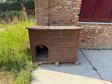 Cuccia in legno isolata cani taglia medio-grande