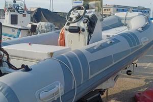 Gommone 4.60 piu motore e carrello