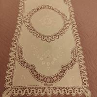 Centrotavola ricamato a mano punto sfilato vintage