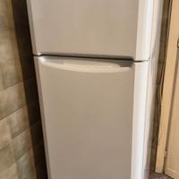 Frigorifero Indesit con congelatore
