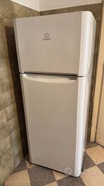 Frigorifero Indesit con congelatore