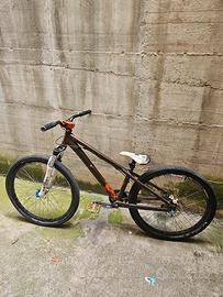 Dirt bike Play2 Mondraker