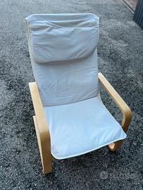 Poltrona IKEA POÄNG – struttura in legno perfetta