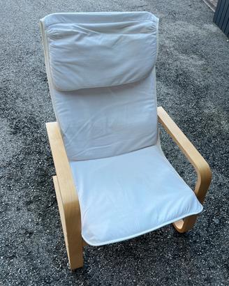 Poltrona IKEA POÄNG – struttura in legno perfetta