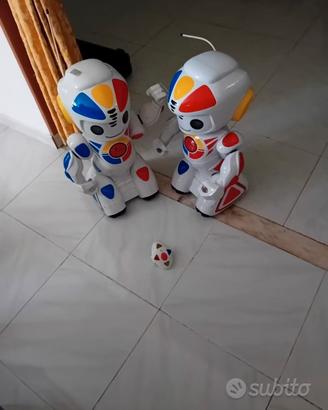COPPIA EMILIO ROBOT GIOCHI PREZIOSI(LEGGI)
