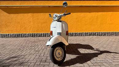 Vespa PX 150 del 1982 – Originale, conservata.