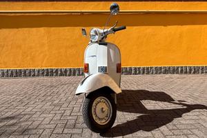 Vespa PX 150 del 1982 – Originale, conservata.