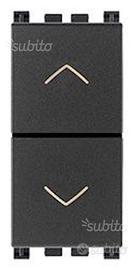 Vimar 19060 Commutatore 2P 10AX Grigio sali/sce pe