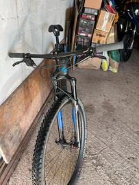 Mtb marca Canyon taglia S tutta in carbonio.