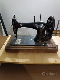 ANTICA MACCHINA DA  CUCIRE SINGER