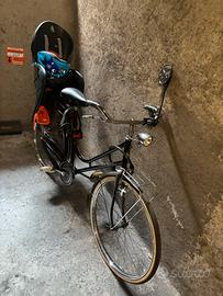 Bicicletta con seggiolino