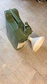 Tanica carburante 10 litri con imbuto