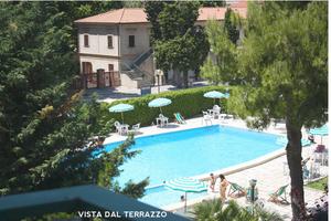 Pineto Centro - Fronte Mare con Piscina