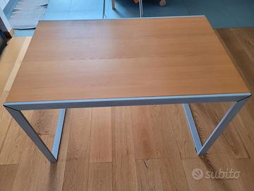 Tavolo design Horm in legno e acciaio allungabile