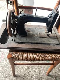 Machina da cucire antica