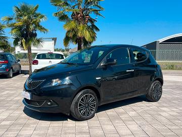 Lancia Ypsilon 1.0 FireFly 5 porte S&S Hybrid Albe