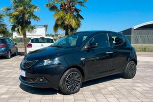 Lancia Ypsilon 1.0 FireFly 5 porte S&S Hybrid Albe