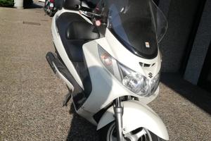 Suzuki Burgman 400 revisionato