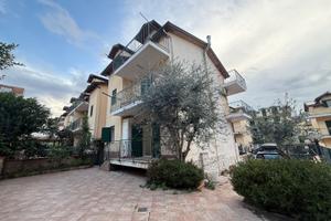 Villaricca2-villa capofila,ampio giardino in parco