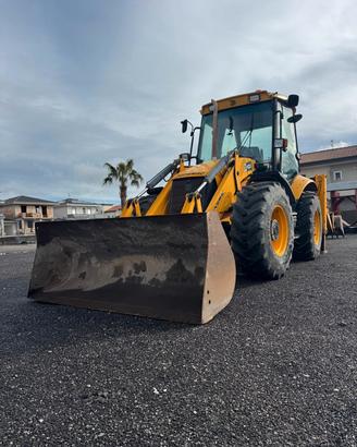 ESCAVATORE TERNA JCB 4CX