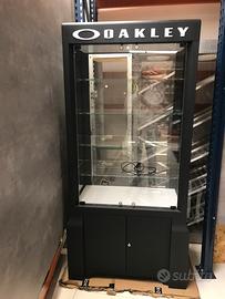 Vetrina Oakley - vetrina