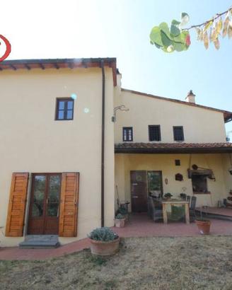 Rustico / Casale di 420 m² con più di 5 locali e b