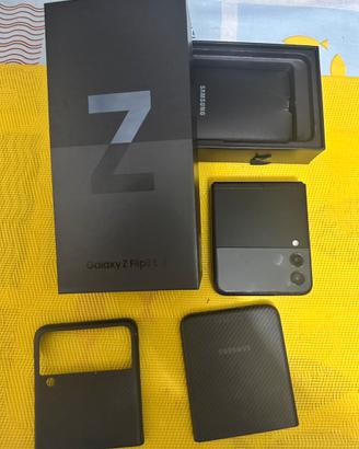 Samsung Zflip 3 con schermo rotto e cover