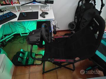 Volante Logitech e postazione Playseat