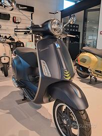 Vespa Primavera 50 Tech Bauletto + supporto omaggi