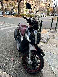 Piaggio Beverly 350 Sport Touring
