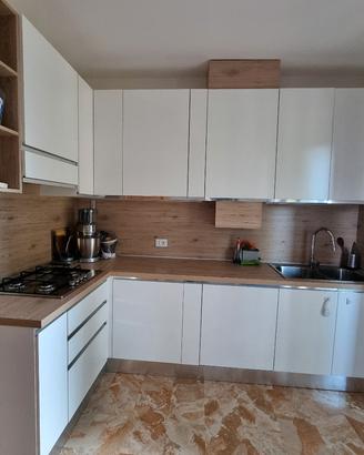 Cucina Mondo Convenienza — bianco e rovere