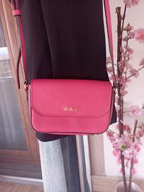 borsetta Guess Rosa fucsia tracolla regolabile 