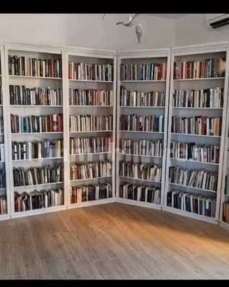 Libreria di legno di pino