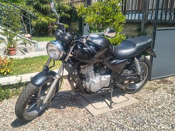 Honda 500cc moto Cafe Racer nero metallizzato