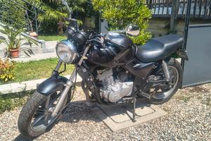 Honda 500cc moto Cafe Racer nero metallizzato