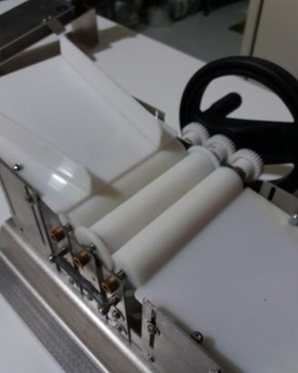 Levigatrice manuale per creme