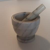 Mortaio con pestello di marmo