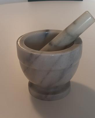 Mortaio con pestello di marmo